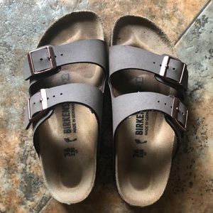 Birkenstock Arizona Mocha Sandals. Very light wear.   Great Condition.